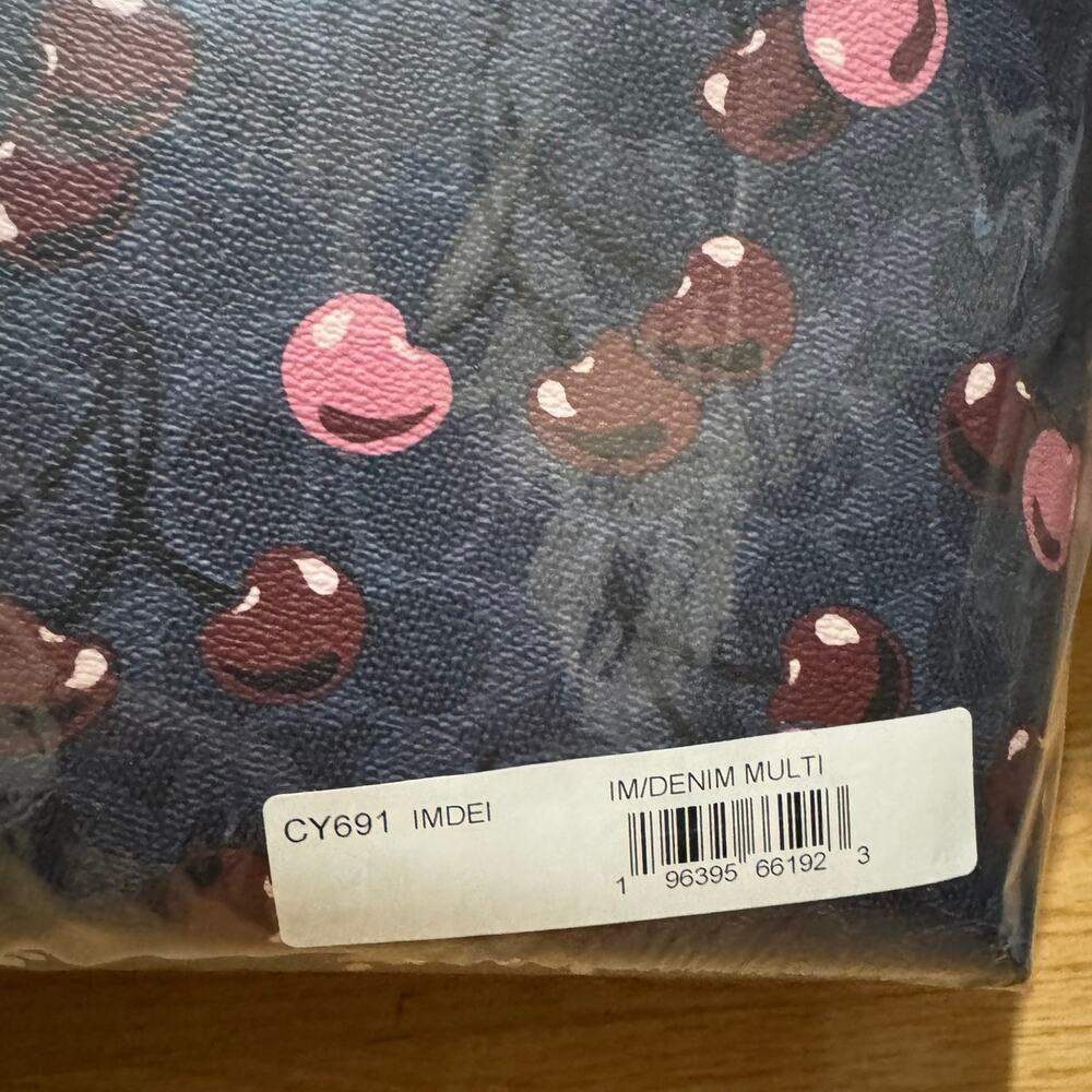 🍒 Coach City Tote Bag In Signature Canvas With Cherry Print - Picture 8 of 8